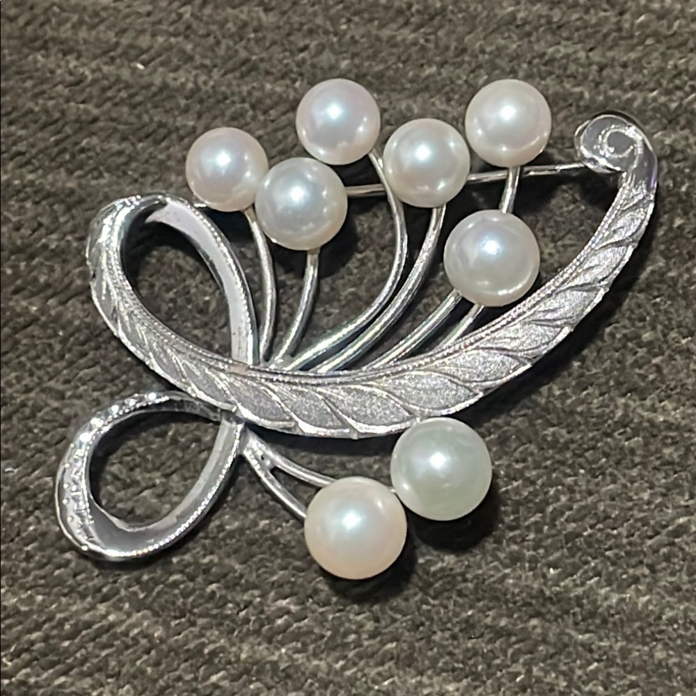 Elegant Silver and Pearl Brooch